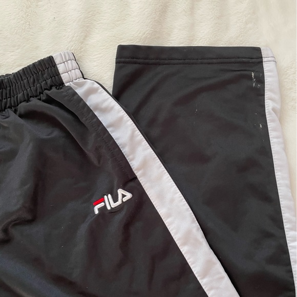 Men’s FILA trackpants - Picture 2 of 4